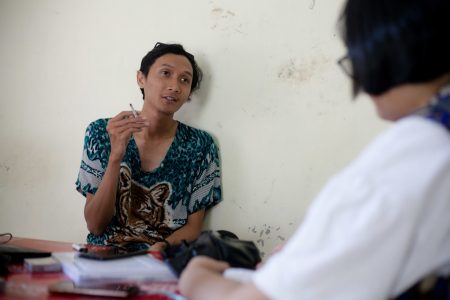 Marten Bayuaji Membicarakan Tambang Pasir Yang Menjadi Paradoks
