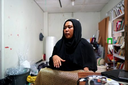 Fika Ria Santika Menggali Lebih Dalam Makna Songket