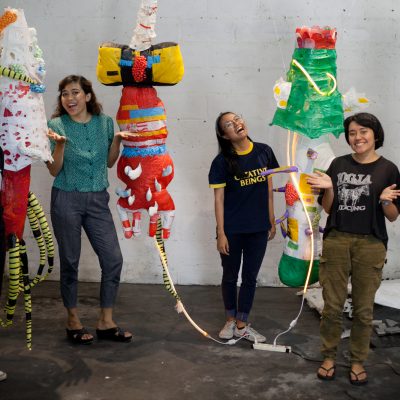 TacTic Mengritisi Limbah Plastik Dengan Mengolahnya Menjadi Karya Seni